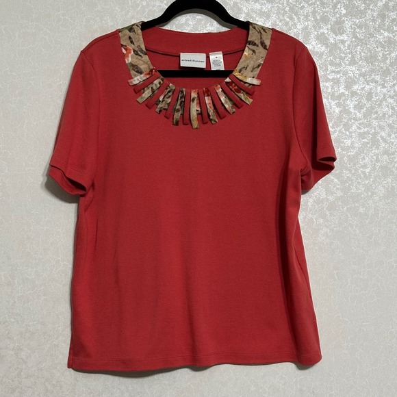 Alfred‎ Dunner Top Tee Shirt Floral Neckline Accent Short Sleeve Casual Red M - Picture 1 of 4